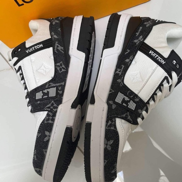 Louis Vuitton shoes - Picture 3 of 4